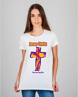 Mulher usando camiseta Jesus Christ You are my life
